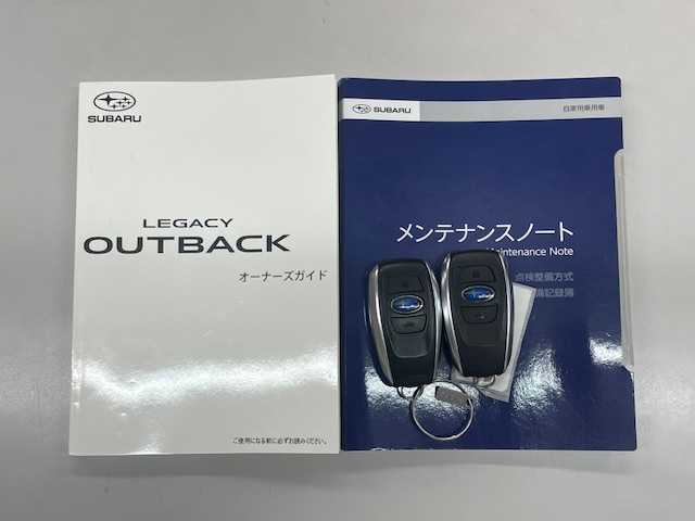 スバル アウトバック X－ブレイクEX 愛知県 2021(令3)年 4.4万km クリスタルホワイトP /禁煙車//純正メモリナビ//フルセグTV・USB・AM・FM・iPod・Apple CarPlay・Android Auto//バックカメラ・サイドカメラ//フルタイム4WD//新世代アイサイト//アイサイトX//パワーリヤゲート//ラダータイプルーフレール//LEDオートライト//パドルシフト//ハーマンカードンサウンドシステム//渋滞時ハンズオフアシスト//渋滞時発進アシスト//アクティブレーンチェンジアシスト//プリクラッシュブレーキ//エマージェンシーレーンキープアシスト//車線逸脱防止//スバルビークルディテクション//ドライバーモニタリングシステム//後退時ブレーキアシスト//全車速追従機能付クルーズコントロール//アイドリングストップ//横滑り防止//ヒルディセントコントロール//先行車発進告知//本革シート(ナッパレザー)//前席パワーシート//電動ランバーサポート//全席シートヒーター//プッシュスタート//本革巻ステアリング//ステアリングヒーター//充電用USB2口//X-MODE//メーター画面モード(地図・アイサイト)//衝突安全ボディ//フロント・リヤフォグランプ//電動格納ミラーウィンカー//イモビライザー//スペアキー1本//保証書/取扱説明書