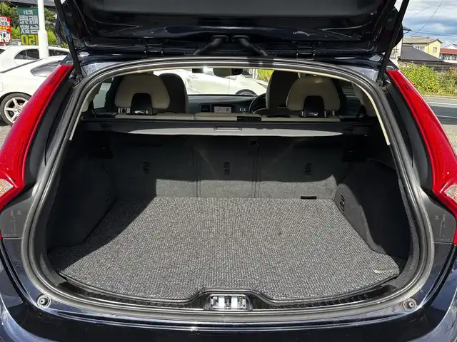 ボルボ Ｖ６０ D4 SE 熊本県 2018(平30)年 5.2万km マジックブルーマイカ ワンオーナー/純正ナビ/【ワンセグTV/Bluetooth/CD/DVD/AUX】/バックカメラ/衝突軽減ブレーキ/クルーズコントロール/ブラインドスポットモニター/レーンアシスト/コーナーセンサー/パドルシフト/前席パワーシート/前席シートヒーター/前後ドライブレコーダー/純正17インチAW/ETC/電子パーキング/プッシュスタート