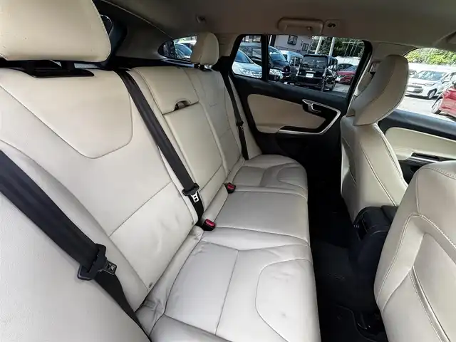 ボルボ Ｖ６０ D4 SE 熊本県 2018(平30)年 5.2万km マジックブルーマイカ ワンオーナー/純正ナビ/【ワンセグTV/Bluetooth/CD/DVD/AUX】/バックカメラ/衝突軽減ブレーキ/クルーズコントロール/ブラインドスポットモニター/レーンアシスト/コーナーセンサー/パドルシフト/前席パワーシート/前席シートヒーター/前後ドライブレコーダー/純正17インチAW/ETC/電子パーキング/プッシュスタート