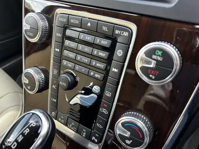 ボルボ Ｖ６０ D4 SE 熊本県 2018(平30)年 5.2万km マジックブルーマイカ ワンオーナー/純正ナビ/【ワンセグTV/Bluetooth/CD/DVD/AUX】/バックカメラ/衝突軽減ブレーキ/クルーズコントロール/ブラインドスポットモニター/レーンアシスト/コーナーセンサー/パドルシフト/前席パワーシート/前席シートヒーター/前後ドライブレコーダー/純正17インチAW/ETC/電子パーキング/プッシュスタート