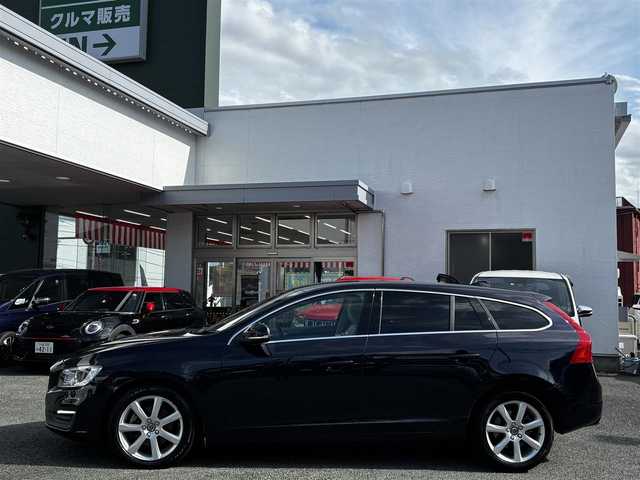 ボルボ Ｖ６０ D4 SE 熊本県 2018(平30)年 5.2万km マジックブルーマイカ ワンオーナー/純正ナビ/【ワンセグTV/Bluetooth/CD/DVD/AUX】/バックカメラ/衝突軽減ブレーキ/クルーズコントロール/ブラインドスポットモニター/レーンアシスト/コーナーセンサー/パドルシフト/前席パワーシート/前席シートヒーター/前後ドライブレコーダー/純正17インチAW/ETC/電子パーキング/プッシュスタート