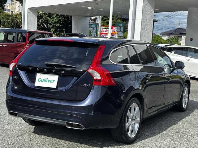 ボルボ Ｖ６０ D4 SE 熊本県 2018(平30)年 5.2万km マジックブルーマイカ ワンオーナー/純正ナビ/【ワンセグTV/Bluetooth/CD/DVD/AUX】/バックカメラ/衝突軽減ブレーキ/クルーズコントロール/ブラインドスポットモニター/レーンアシスト/コーナーセンサー/パドルシフト/前席パワーシート/前席シートヒーター/前後ドライブレコーダー/純正17インチAW/ETC/電子パーキング/プッシュスタート