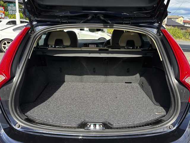 ボルボ Ｖ６０ D4 SE 熊本県 2018(平30)年 5.2万km マジックブルーマイカ ワンオーナー/純正ナビ/【ワンセグTV/Bluetooth/CD/DVD/AUX】/バックカメラ/衝突軽減ブレーキ/クルーズコントロール/ブラインドスポットモニター/レーンアシスト/コーナーセンサー/パドルシフト/前席パワーシート/前席シートヒーター/前後ドライブレコーダー/純正17インチAW/ETC/電子パーキング/プッシュスタート