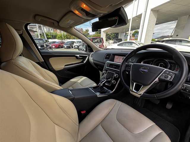ボルボ Ｖ６０ D4 SE 熊本県 2018(平30)年 5.2万km マジックブルーマイカ ワンオーナー/純正ナビ/【ワンセグTV/Bluetooth/CD/DVD/AUX】/バックカメラ/衝突軽減ブレーキ/クルーズコントロール/ブラインドスポットモニター/レーンアシスト/コーナーセンサー/パドルシフト/前席パワーシート/前席シートヒーター/前後ドライブレコーダー/純正17インチAW/ETC/電子パーキング/プッシュスタート