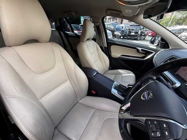 ボルボ Ｖ６０ D4 SE 熊本県 2018(平30)年 5.2万km マジックブルーマイカ ワンオーナー/純正ナビ/【ワンセグTV/Bluetooth/CD/DVD/AUX】/バックカメラ/衝突軽減ブレーキ/クルーズコントロール/ブラインドスポットモニター/レーンアシスト/コーナーセンサー/パドルシフト/前席パワーシート/前席シートヒーター/前後ドライブレコーダー/純正17インチAW/ETC/電子パーキング/プッシュスタート