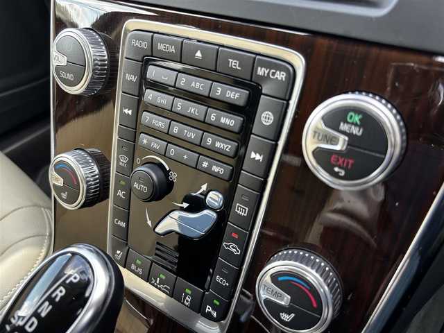 ボルボ Ｖ６０ D4 SE 熊本県 2018(平30)年 5.2万km マジックブルーマイカ ワンオーナー/純正ナビ/【ワンセグTV/Bluetooth/CD/DVD/AUX】/バックカメラ/衝突軽減ブレーキ/クルーズコントロール/ブラインドスポットモニター/レーンアシスト/コーナーセンサー/パドルシフト/前席パワーシート/前席シートヒーター/前後ドライブレコーダー/純正17インチAW/ETC/電子パーキング/プッシュスタート