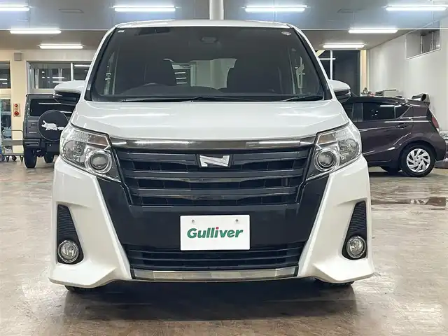 トヨタ ノア Si ダブルバイビー 道央・札幌 2017(平29)年 7.4万km ホワイトパールクリスタルシャイン ワンオーナー/4WD/アルパイン9インチメモリーナビ/CD/DVD/BT/SD/フルセグTV/アルパインフリップダウンモニター/純正16インチAW/Toyota Safety Sense C/クルーズコントロール/両側パワースライドドア/アイドリングストップ/ステアリングリモコン/バックカメラ/革調シートカバー/オートハイビーム/LEDヘッドライト/フォグライト/純正エンジンスターター/スマートキー×2/ビルトインETC/プッシュスタート/ドアバイザー/フロアマット/社外15AW付スタッドレス積込/　195/65/15 2022年製　5mm/保証書/取扱説明書