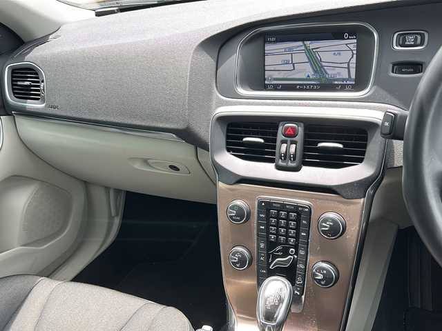 ボルボ Ｖ４０ クロスカントリー T5 AWD 福島県 2013(平25)年 6.3万km エレクトリックシルバーメタリック ４ＷＤ/純正メモリナビ＆フルセグＴＶ/（ＵＳＢ＆ＢＴ）/衝突軽減ブレーキ/クルーズコントロール/レーンキープアシスト/ＥＴＣ/純正１７inアルミホイール/オートライト/ＨＩＤライト/電動格納ミラー/スマートキー/プッシュスタート/Ｗ＋サイドエアバッグ/ＡＢＳ/フロアマット/新車保証書