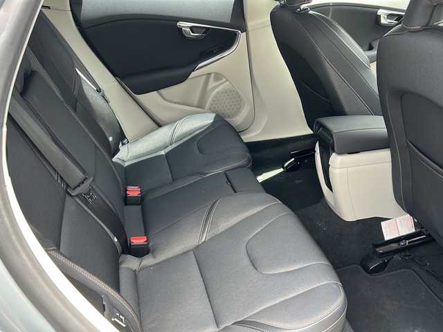 ボルボ Ｖ４０ クロスカントリー T5 AWD 福島県 2013(平25)年 6.3万km エレクトリックシルバーメタリック ４ＷＤ/純正メモリナビ＆フルセグＴＶ/（ＵＳＢ＆ＢＴ）/衝突軽減ブレーキ/クルーズコントロール/レーンキープアシスト/ＥＴＣ/純正１７inアルミホイール/オートライト/ＨＩＤライト/電動格納ミラー/スマートキー/プッシュスタート/Ｗ＋サイドエアバッグ/ＡＢＳ/フロアマット/新車保証書