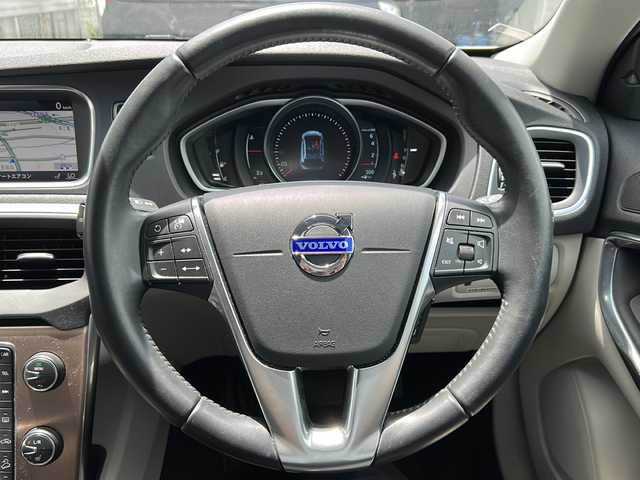 ボルボ Ｖ４０ クロスカントリー T5 AWD 福島県 2013(平25)年 6.3万km エレクトリックシルバーメタリック ４ＷＤ/純正メモリナビ＆フルセグＴＶ/（ＵＳＢ＆ＢＴ）/衝突軽減ブレーキ/クルーズコントロール/レーンキープアシスト/ＥＴＣ/純正１７inアルミホイール/オートライト/ＨＩＤライト/電動格納ミラー/スマートキー/プッシュスタート/Ｗ＋サイドエアバッグ/ＡＢＳ/フロアマット/新車保証書