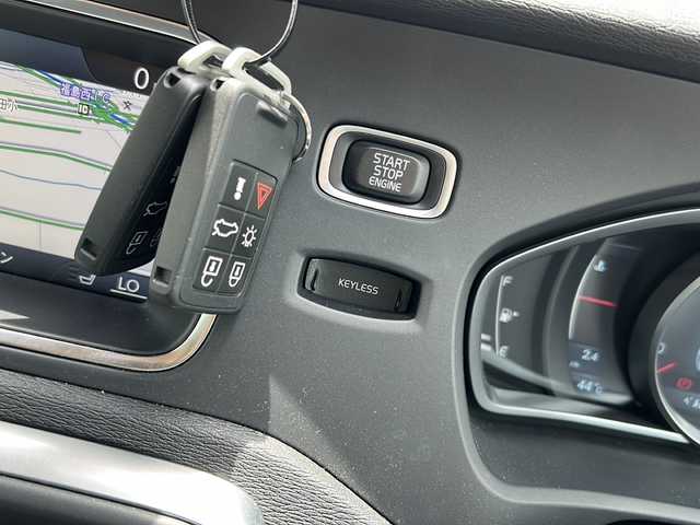 ボルボ Ｖ４０ クロスカントリー T5 AWD 福島県 2013(平25)年 6.3万km エレクトリックシルバーメタリック ４ＷＤ/純正メモリナビ＆フルセグＴＶ/（ＵＳＢ＆ＢＴ）/衝突軽減ブレーキ/クルーズコントロール/レーンキープアシスト/ＥＴＣ/純正１７inアルミホイール/オートライト/ＨＩＤライト/電動格納ミラー/スマートキー/プッシュスタート/Ｗ＋サイドエアバッグ/ＡＢＳ/フロアマット/新車保証書