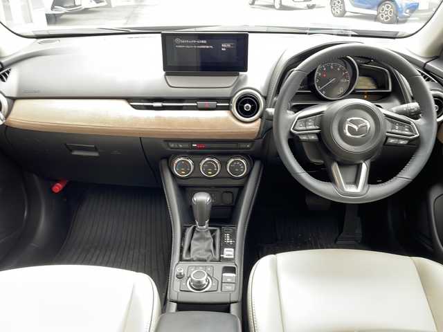 マツダ ＣＸ－３ 15S アーバンドレッサー 秋田県 2025(令7)年 0.5万km プラチナクォーツメタリック 特別仕様車/ワンオーナー/Bluetooth/Ａｐｐｌｅ　ＣａｒＰｌａｙ/フルセグTV/全周囲カメラ/専用レザーシート/シートヒーター/ハンドルヒーター/純正１８インチアルミ/コーナーセンサー/LEDヘッドライト/オートワイパー/レーンキープ/HUD/BSM/ETC
