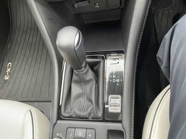 マツダ ＣＸ－３ 15S アーバンドレッサー 秋田県 2025(令7)年 0.5万km プラチナクォーツメタリック 特別仕様車/ワンオーナー/Bluetooth/Ａｐｐｌｅ　ＣａｒＰｌａｙ/フルセグTV/全周囲カメラ/専用レザーシート/シートヒーター/ハンドルヒーター/純正１８インチアルミ/コーナーセンサー/LEDヘッドライト/オートワイパー/レーンキープ/HUD/BSM/ETC