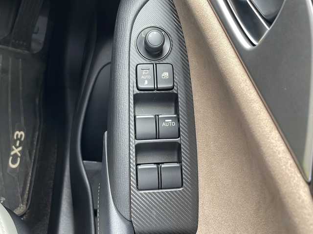 マツダ ＣＸ－３ 15S アーバンドレッサー 秋田県 2025(令7)年 0.5万km プラチナクォーツメタリック 特別仕様車/ワンオーナー/Bluetooth/Ａｐｐｌｅ　ＣａｒＰｌａｙ/フルセグTV/全周囲カメラ/専用レザーシート/シートヒーター/ハンドルヒーター/純正１８インチアルミ/コーナーセンサー/LEDヘッドライト/オートワイパー/レーンキープ/HUD/BSM/ETC