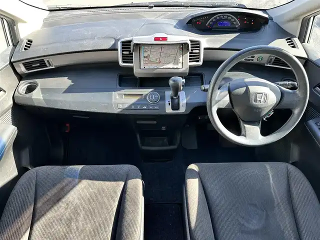 ホンダ フリード Gエアロ 鳥取県 2011(平23)年 15万km アラバスターシルバーメタリック 社外１５インチアルミ/純正メモリナビ/バックカメラ/ワンセグＴＶ　ＳＤ　ＣＤ/フロマアット/ドアバイザー/キーレス/リヤスポイラー