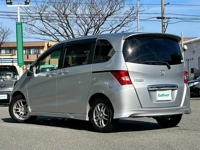 ホンダ フリード Gエアロ 鳥取県 2011(平23)年 15万km アラバスターシルバーメタリック 社外１５インチアルミ/純正メモリナビ/バックカメラ/ワンセグＴＶ　ＳＤ　ＣＤ/フロマアット/ドアバイザー/キーレス/リヤスポイラー