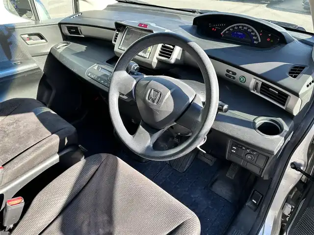 ホンダ フリード Gエアロ 鳥取県 2011(平23)年 15万km アラバスターシルバーメタリック 社外１５インチアルミ/純正メモリナビ/バックカメラ/ワンセグＴＶ　ＳＤ　ＣＤ/フロマアット/ドアバイザー/キーレス/リヤスポイラー