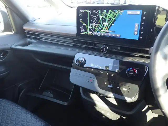 日産 セレナ ハイウェイスター V 千葉県 2023(令5)年 5.2万km ダイヤモンドブラック エマージェンシーブレーキ/プロパイロット/両側パワースライドドア/インテリジェントクルーズコントロール/純正コネクティッドナビ/地デジTV/【Bluetooth接続】/アラウンドビューモニター/ワイヤレス充電/インテリジェントルームミラー/防水シート/パドルシフト/ETC（2.0）/LEDヘッドライト/LEDフォグライト/コーナーセンサー/純正16インチアルミホイル/サイド/カーテンエアバッグ/インテリジェントキー
