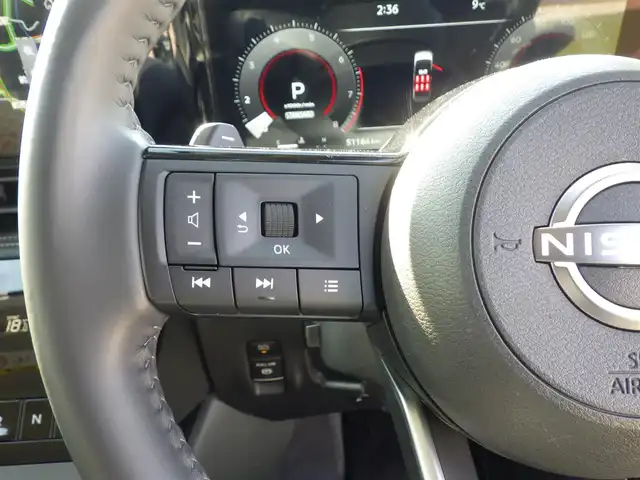 日産 セレナ ハイウェイスター V 千葉県 2023(令5)年 5.2万km ダイヤモンドブラック エマージェンシーブレーキ/プロパイロット/両側パワースライドドア/インテリジェントクルーズコントロール/純正コネクティッドナビ/地デジTV/【Bluetooth接続】/アラウンドビューモニター/ワイヤレス充電/インテリジェントルームミラー/防水シート/パドルシフト/ETC（2.0）/LEDヘッドライト/LEDフォグライト/コーナーセンサー/純正16インチアルミホイル/サイド/カーテンエアバッグ/インテリジェントキー