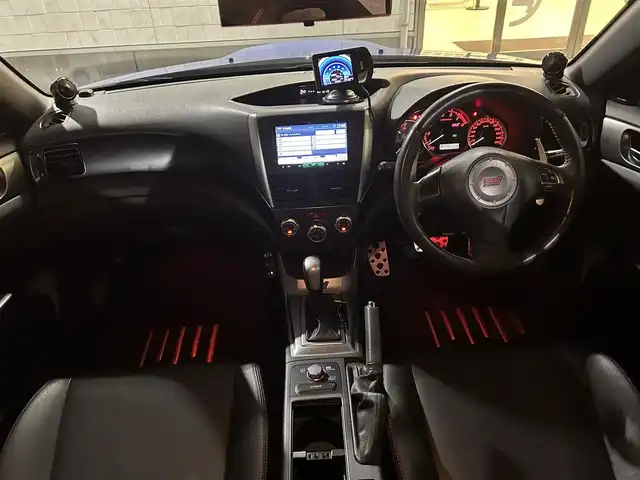 スバル インプレッサ ＷＲＸ STI A－Line 埼玉県 2011(平23)年 7.3万km WRブルーマイカ 社外ナビ　MDV-727DT/（フルセグTV/CD/DVD/BT/USB/SD/AM/FM）/ＥＴＣ/STI革シート/Carrozzeriaスピーカー/STIキャリパー/クルーズコントロール/運転席シートヒーター/運転席パワーシート/アルミペダル/パドルシフト/ステアリングスイッチ/ＨＩＤヘッドライト/フォグランプ/トノカバー/ドライブモードセレクト/純正フロアマット/プッシュスタート/電動格納ミラー/ウィンカーーミラー/スマートキー/スペアキー×1/純正ドアバイザー/スタッドレスタイヤ4本車載/社外235/45/17インチAW4本車載/車両/ナビ取扱説明書/保証書