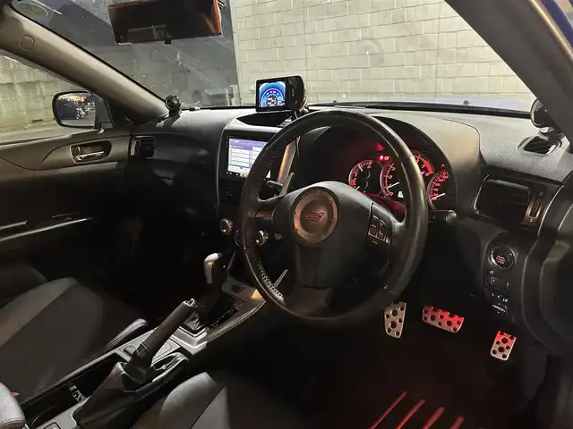スバル インプレッサ ＷＲＸ STI A－Line 埼玉県 2011(平23)年 7.3万km WRブルーマイカ 社外ナビ　MDV-727DT/（フルセグTV/CD/DVD/BT/USB/SD/AM/FM）/ＥＴＣ/STI革シート/Carrozzeriaスピーカー/STIキャリパー/クルーズコントロール/運転席シートヒーター/運転席パワーシート/アルミペダル/パドルシフト/ステアリングスイッチ/ＨＩＤヘッドライト/フォグランプ/トノカバー/ドライブモードセレクト/純正フロアマット/プッシュスタート/電動格納ミラー/ウィンカーーミラー/スマートキー/スペアキー×1/純正ドアバイザー/スタッドレスタイヤ4本車載/社外235/45/17インチAW4本車載/車両/ナビ取扱説明書/保証書