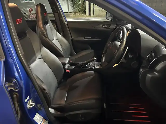 スバル インプレッサ ＷＲＸ STI A－Line 埼玉県 2011(平23)年 7.3万km WRブルーマイカ 社外ナビ　MDV-727DT/（フルセグTV/CD/DVD/BT/USB/SD/AM/FM）/ＥＴＣ/STI革シート/Carrozzeriaスピーカー/STIキャリパー/クルーズコントロール/運転席シートヒーター/運転席パワーシート/アルミペダル/パドルシフト/ステアリングスイッチ/ＨＩＤヘッドライト/フォグランプ/トノカバー/ドライブモードセレクト/純正フロアマット/プッシュスタート/電動格納ミラー/ウィンカーーミラー/スマートキー/スペアキー×1/純正ドアバイザー/スタッドレスタイヤ4本車載/社外235/45/17インチAW4本車載/車両/ナビ取扱説明書/保証書
