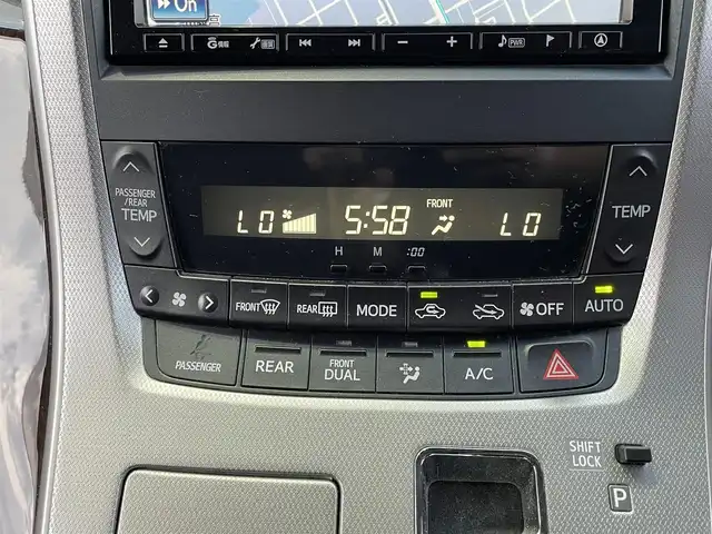 トヨタ アルファード 240S 埼玉県 2012(平24)年 13.4万km ブラック (株)IDOMが運営する【じしゃロン川越店】の自社ローン専用車両になります。こちらは現金またはオートローンご利用時の価格です。自社ローンご希望の方は別途その旨お申付け下さい/禁煙車/純正ＨＤＤナビ/Ｂカメラ/フルセグ/Ｂｌｕｅｔｏｏｔｈ/両側パワースライドドア/コーナーセンサー/ＨＩＤ/ウッドコンビステアリング/純正１８インチアルミホイール/ドラレコ/プッシュスタート/スマートキー