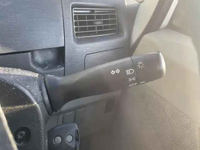 ダイハツ ムーヴ L 道央・札幌 2011(平23)年 15.7万km パールホワイトⅢ ・4WD/・社外オーディオ/・CD・ＦＭ・ＡＭ・ＭＤ・ＡＵＸ/・ETC/・純正フロアマット/・電動格納ミラー/・ベンチシート/・ヘッドライトレベライザー/・バニティミラー/・保証書/・取扱説明書