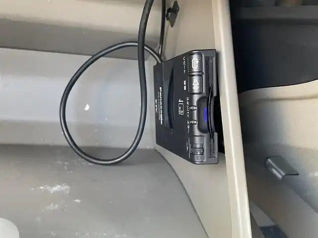 ダイハツ ムーヴ L 道央・札幌 2011(平23)年 15.7万km パールホワイトⅢ ・4WD/・社外オーディオ/・CD・ＦＭ・ＡＭ・ＭＤ・ＡＵＸ/・ETC/・純正フロアマット/・電動格納ミラー/・ベンチシート/・ヘッドライトレベライザー/・バニティミラー/・保証書/・取扱説明書