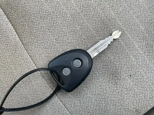 ダイハツ ムーヴ L 道央・札幌 2011(平23)年 15.7万km パールホワイトⅢ ・4WD/・社外オーディオ/・CD・ＦＭ・ＡＭ・ＭＤ・ＡＵＸ/・ETC/・純正フロアマット/・電動格納ミラー/・ベンチシート/・ヘッドライトレベライザー/・バニティミラー/・保証書/・取扱説明書