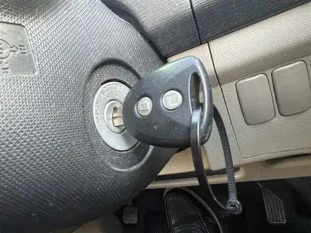 ダイハツ ムーヴ L 道央・札幌 2011(平23)年 15.7万km パールホワイトⅢ ・4WD/・社外オーディオ/・CD・ＦＭ・ＡＭ・ＭＤ・ＡＵＸ/・ETC/・純正フロアマット/・電動格納ミラー/・ベンチシート/・ヘッドライトレベライザー/・バニティミラー/・保証書/・取扱説明書