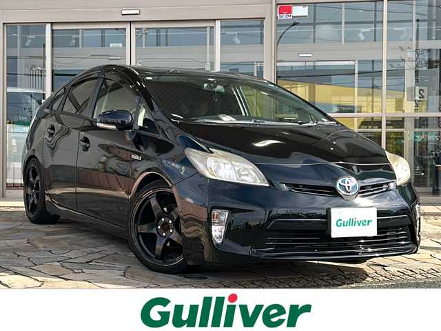 トヨタ プリウス S 静岡県 2013(平25)年 9.7万km ブラック 【主要装備】/・ナビ　/・スマートキー　/・クルーズコントロール　/・オートライト　/・プッシュスタート　/・ワンセグテレビ　/・スペアキー有　/・社外１８インチアルミホイール　/・ステアリングスイッチ　/・オートエアコン