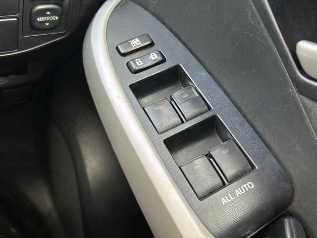 トヨタ プリウス S 静岡県 2013(平25)年 9.7万km ブラック 【主要装備】/・ナビ　/・スマートキー　/・クルーズコントロール　/・オートライト　/・プッシュスタート　/・ワンセグテレビ　/・スペアキー有　/・社外１８インチアルミホイール　/・ステアリングスイッチ　/・オートエアコン