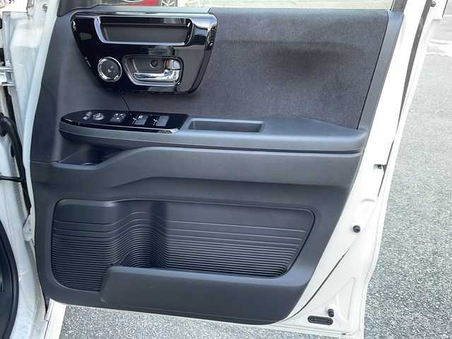 ホンダ Ｎ ＢＯＸ カスタム L 山口県 2024(令6)年 0.4万km プラチナホワイトパール ワンオーナー/純正ナビ/DVD/CD/SD/MSV/USB/BT/フルセグTV/バックカメラ/純正LEDヘッドライト/純正フォグランプ/オートライト/ヘッドライトレベライザー/純正１４インチアルミホイール/左後ろパワースライドドア/ステアリングスイッチ/クルーズコントロール/衝突被害軽減ブレーキ/LKA/横滑り防止/コーナーセンサー/オートパーキングホールド/スマートキー×２/ドライブレコーダー/純正フロアマット/純正ドアバイザー/電動格納ウインカードアミラー