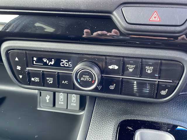 ホンダ Ｎ ＢＯＸ カスタム L 山口県 2024(令6)年 0.4万km プラチナホワイトパール ワンオーナー/純正ナビ/DVD/CD/SD/MSV/USB/BT/フルセグTV/バックカメラ/純正LEDヘッドライト/純正フォグランプ/オートライト/ヘッドライトレベライザー/純正１４インチアルミホイール/左後ろパワースライドドア/ステアリングスイッチ/クルーズコントロール/衝突被害軽減ブレーキ/LKA/横滑り防止/コーナーセンサー/オートパーキングホールド/スマートキー×２/ドライブレコーダー/純正フロアマット/純正ドアバイザー/電動格納ウインカードアミラー