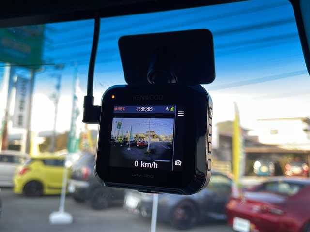 ホンダ Ｎ ＢＯＸ カスタム L 山口県 2024(令6)年 0.4万km プラチナホワイトパール ワンオーナー/純正ナビ/DVD/CD/SD/MSV/USB/BT/フルセグTV/バックカメラ/純正LEDヘッドライト/純正フォグランプ/オートライト/ヘッドライトレベライザー/純正１４インチアルミホイール/左後ろパワースライドドア/ステアリングスイッチ/クルーズコントロール/衝突被害軽減ブレーキ/LKA/横滑り防止/コーナーセンサー/オートパーキングホールド/スマートキー×２/ドライブレコーダー/純正フロアマット/純正ドアバイザー/電動格納ウインカードアミラー