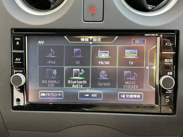 日産 ノート X 大阪府 2018(平30)年 0.4万km ブリリアントホワイトパール 純正ナビ7インチ/フルセグTV/CD/DVDBT/全方位モニター/コーナーセンサー（前後）/純正ETC/純正ドラレコ/純正フロアマット/純正AW/スマートキー×2/アイドリングストップ/盗難防止装置/衝突被害軽減装置/レーンキープアシスト/保証書/説明書