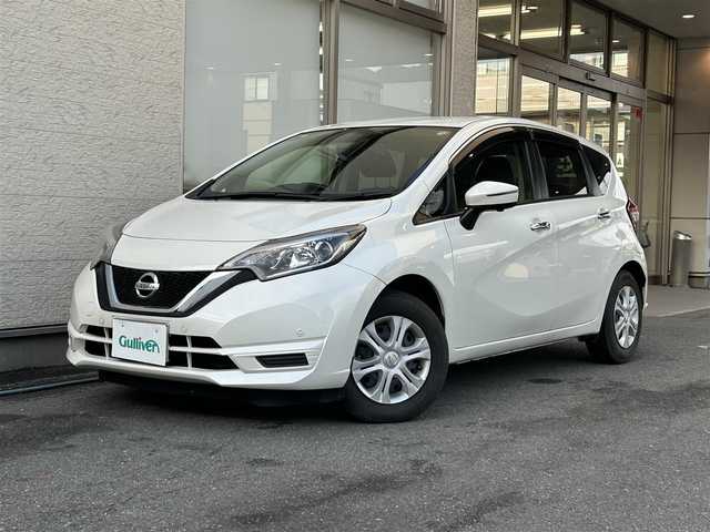 日産 ノート X 大阪府 2018(平30)年 0.4万km ブリリアントホワイトパール 純正ナビ7インチ/フルセグTV/CD/DVDBT/全方位モニター/コーナーセンサー（前後）/純正ETC/純正ドラレコ/純正フロアマット/純正AW/スマートキー×2/アイドリングストップ/盗難防止装置/衝突被害軽減装置/レーンキープアシスト/保証書/説明書