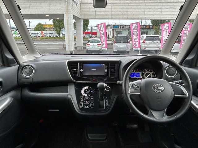 日産 デイズ ルークス ハイウェイスターX Gパッケージ 埼玉県 2015(平27)年 6.7万km チタニウムグレーメタリック /ワンオーナー/メモリナビ/フルセグテレビ/バックカメラ/ETC/プッシュスタート/ドアバイザー/アイドリングストップ/衝突被害軽減システム/AAC/ABS/横滑り防止装置/両側パワースライドドア/Bluetooth接続/取扱説明書/保証書/PW/PS/ドアバイザー/
