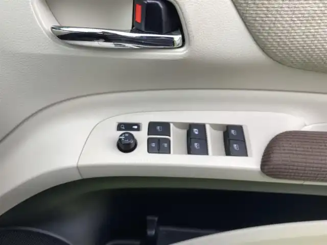 トヨタ シエンタ G 栃木県 2016(平28)年 4.9万km エアーイエロー  純正SDナビ/ ワンセグテレビ/ バックカメラ/ オートハイビーム/ トヨタセーフティーセンス/ ドアバイザー/ プッシュスタート/ 両側パワースライドドア/ 純正フロアマット