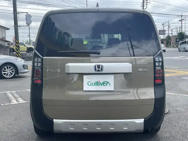ホンダ フリード ハイブリット e:HEV クロスター 神奈川県 2025(令7)年 0.3万km ベージュＭ 安全機能装置/・衝突軽減システム/・横滑り防止装置/・レーンキープアシスト/・パーキングアシスト/・ブラインドスポットインフォメーション/アダプティブクルーズコントロール/両側パワースライドドア/社外オーディオディズプレイ/（FM／AM／BT／AppleCarPlay／AndroidAuto）/LEDヘッドライト/オートライト/フォグランプ/バックカメラ/ビルトインETC/スマートキーｘ２本/ドライブレコーダー前後/純正ＡＷ１６インチ/カーテンエアバッグ/フロアマット（社外）/保証書/取扱説明書