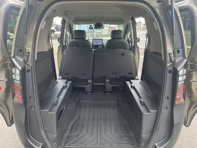 ホンダ フリード ハイブリット e:HEV クロスター 神奈川県 2025(令7)年 0.3万km ベージュＭ 安全機能装置/・衝突軽減システム/・横滑り防止装置/・レーンキープアシスト/・パーキングアシスト/・ブラインドスポットインフォメーション/アダプティブクルーズコントロール/両側パワースライドドア/社外オーディオディズプレイ/（FM／AM／BT／AppleCarPlay／AndroidAuto）/LEDヘッドライト/オートライト/フォグランプ/バックカメラ/ビルトインETC/スマートキーｘ２本/ドライブレコーダー前後/純正ＡＷ１６インチ/カーテンエアバッグ/フロアマット（社外）/保証書/取扱説明書