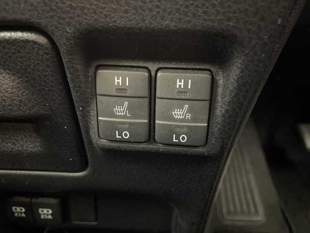 トヨタ ノア G 鹿児島県 2018(平30)年 8万km ホワイトパールクリスタルシャイン 純正ナビ/（CD/DVD/Bluetooth/フルセグ）/クルーズコントロール/片側パワースライドドア/プリクラッシュセーフティ/レーンキープアシスト/シートヒーター/ドラレコ付きデジタルインナーミラー/ETC/シートバックテーブル/オートライト/保証書/取扱説明書