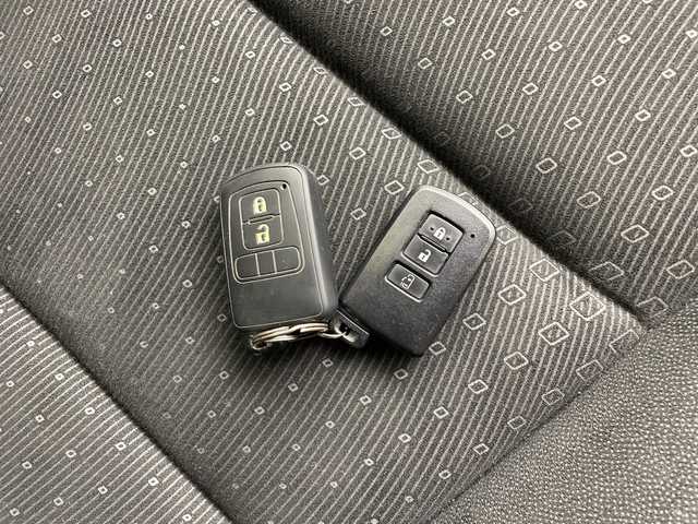 トヨタ ノア G 鹿児島県 2018(平30)年 8万km ホワイトパールクリスタルシャイン 純正ナビ/（CD/DVD/Bluetooth/フルセグ）/クルーズコントロール/片側パワースライドドア/プリクラッシュセーフティ/レーンキープアシスト/シートヒーター/ドラレコ付きデジタルインナーミラー/ETC/シートバックテーブル/オートライト/保証書/取扱説明書