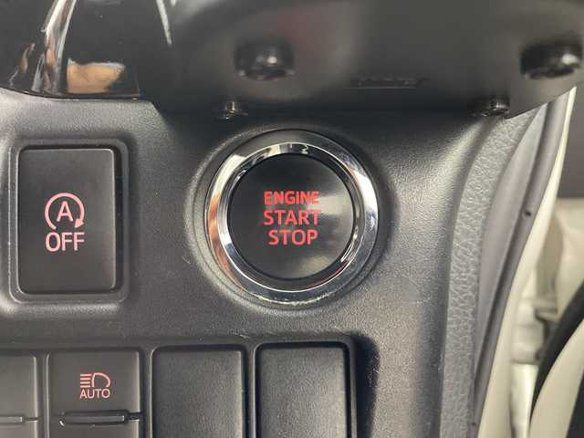 トヨタ ノア G 鹿児島県 2018(平30)年 8万km ホワイトパールクリスタルシャイン 純正ナビ/（CD/DVD/Bluetooth/フルセグ）/クルーズコントロール/片側パワースライドドア/プリクラッシュセーフティ/レーンキープアシスト/シートヒーター/ドラレコ付きデジタルインナーミラー/ETC/シートバックテーブル/オートライト/保証書/取扱説明書