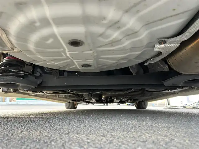 日産 ノート e－パワー メダリスト 宮城県 2018(平30)年 4.2万km ブリリアントホワイトパール インテリジェントアラウンドビューモニターセット/・踏み間違い衝突防止アシスト/・フロント＆バックソナー/・インテリジェントアラウンドビューモニター/・スマートルームミラー/＝＝＝/社外エアロ/インテリジェントエマージェンシーブレーキ/車線逸脱警報/純正ナビ（MM317D-W）/・CD/DVD/・Bluetooth/・フルセグTV/ETC/ドライブレコーダー/革巻きステアリング/ステアリングスイッチ/LEDヘッドランプ/フォグランプ/オートライト/スマートキー＆プッシュスタート/電動格納ミラー/社外17インチAW/車高調/ドアバイザー/フロアマット/Wエアバッグ