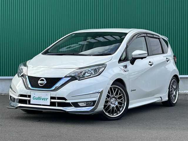 日産 ノート e－パワー メダリスト 宮城県 2018(平30)年 4.2万km ブリリアントホワイトパール インテリジェントアラウンドビューモニターセット/・踏み間違い衝突防止アシスト/・フロント＆バックソナー/・インテリジェントアラウンドビューモニター/・スマートルームミラー/＝＝＝/社外エアロ/インテリジェントエマージェンシーブレーキ/車線逸脱警報/純正ナビ（MM317D-W）/・CD/DVD/・Bluetooth/・フルセグTV/ETC/ドライブレコーダー/革巻きステアリング/ステアリングスイッチ/LEDヘッドランプ/フォグランプ/オートライト/スマートキー＆プッシュスタート/電動格納ミラー/社外17インチAW/車高調/ドアバイザー/フロアマット/Wエアバッグ