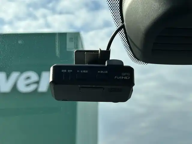 日産 ノート e－パワー メダリスト 宮城県 2018(平30)年 4.2万km ブリリアントホワイトパール インテリジェントアラウンドビューモニターセット/・踏み間違い衝突防止アシスト/・フロント＆バックソナー/・インテリジェントアラウンドビューモニター/・スマートルームミラー/＝＝＝/社外エアロ/インテリジェントエマージェンシーブレーキ/車線逸脱警報/純正ナビ（MM317D-W）/・CD/DVD/・Bluetooth/・フルセグTV/ETC/ドライブレコーダー/革巻きステアリング/ステアリングスイッチ/LEDヘッドランプ/フォグランプ/オートライト/スマートキー＆プッシュスタート/電動格納ミラー/社外17インチAW/車高調/ドアバイザー/フロアマット/Wエアバッグ