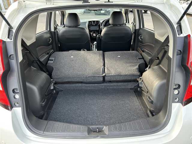 日産 ノート e－パワー メダリスト 宮城県 2018(平30)年 4.2万km ブリリアントホワイトパール インテリジェントアラウンドビューモニターセット/・踏み間違い衝突防止アシスト/・フロント＆バックソナー/・インテリジェントアラウンドビューモニター/・スマートルームミラー/＝＝＝/社外エアロ/インテリジェントエマージェンシーブレーキ/車線逸脱警報/純正ナビ（MM317D-W）/・CD/DVD/・Bluetooth/・フルセグTV/ETC/ドライブレコーダー/革巻きステアリング/ステアリングスイッチ/LEDヘッドランプ/フォグランプ/オートライト/スマートキー＆プッシュスタート/電動格納ミラー/社外17インチAW/車高調/ドアバイザー/フロアマット/Wエアバッグ