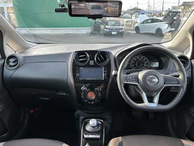 日産 ノート e－パワー メダリスト 宮城県 2018(平30)年 4.2万km ブリリアントホワイトパール インテリジェントアラウンドビューモニターセット/・踏み間違い衝突防止アシスト/・フロント＆バックソナー/・インテリジェントアラウンドビューモニター/・スマートルームミラー/＝＝＝/社外エアロ/インテリジェントエマージェンシーブレーキ/車線逸脱警報/純正ナビ（MM317D-W）/・CD/DVD/・Bluetooth/・フルセグTV/ETC/ドライブレコーダー/革巻きステアリング/ステアリングスイッチ/LEDヘッドランプ/フォグランプ/オートライト/スマートキー＆プッシュスタート/電動格納ミラー/社外17インチAW/車高調/ドアバイザー/フロアマット/Wエアバッグ